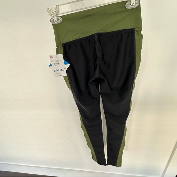 Mahiku Activewear Hawaii - Active Scrunch Yoga Workout Leggings - Picture 5 of 8